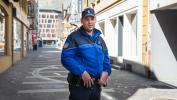 Patrick Schnydrig ist Wachtmeister bei der Kantonspolizei und erwartet am Wochenende vermehrt Leute, die sich im Freien aufhalten.
