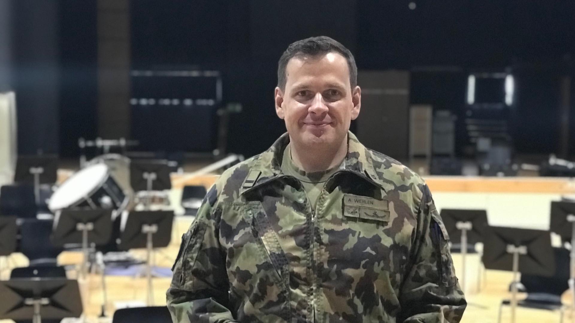 Leiter der Swiss Army Central Band Aldo Werlen freut sich