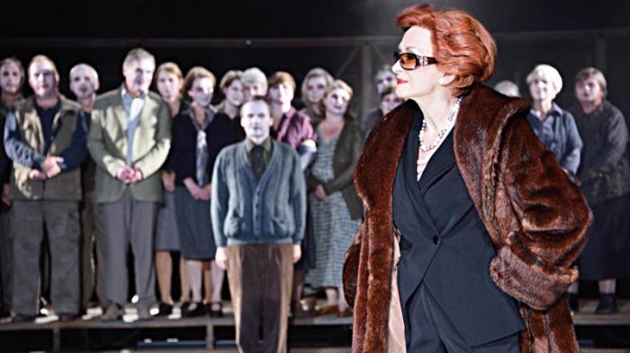 Besuch Der Alten Dame Güllen Das Theater St. Gallen gastiert am 16. April mit 'Der Besuch der alten