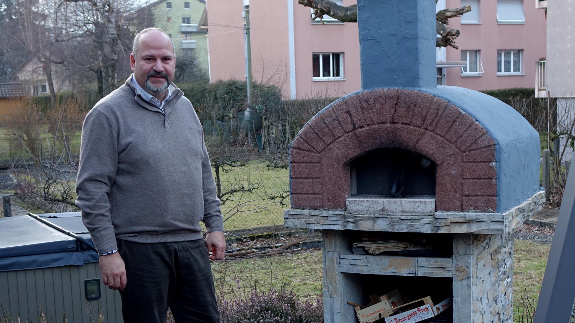 Claude Pottier macht oft Pizzen für seine Familie im selbstgebauten