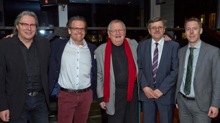 Zur förderung des nachwuchses betreibt der innovative unternehmer die ausbildungsplattform „next und sponsert nachhaltig 14 lokale fussballjuniorenmannschaften. Jean Claude Bregy Vermögen . Plenum VS kürte am Josefstag Unternehmer Jean Claude Bregy ...