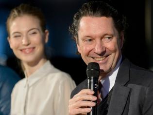 Martin Suter feiert in der Business Class