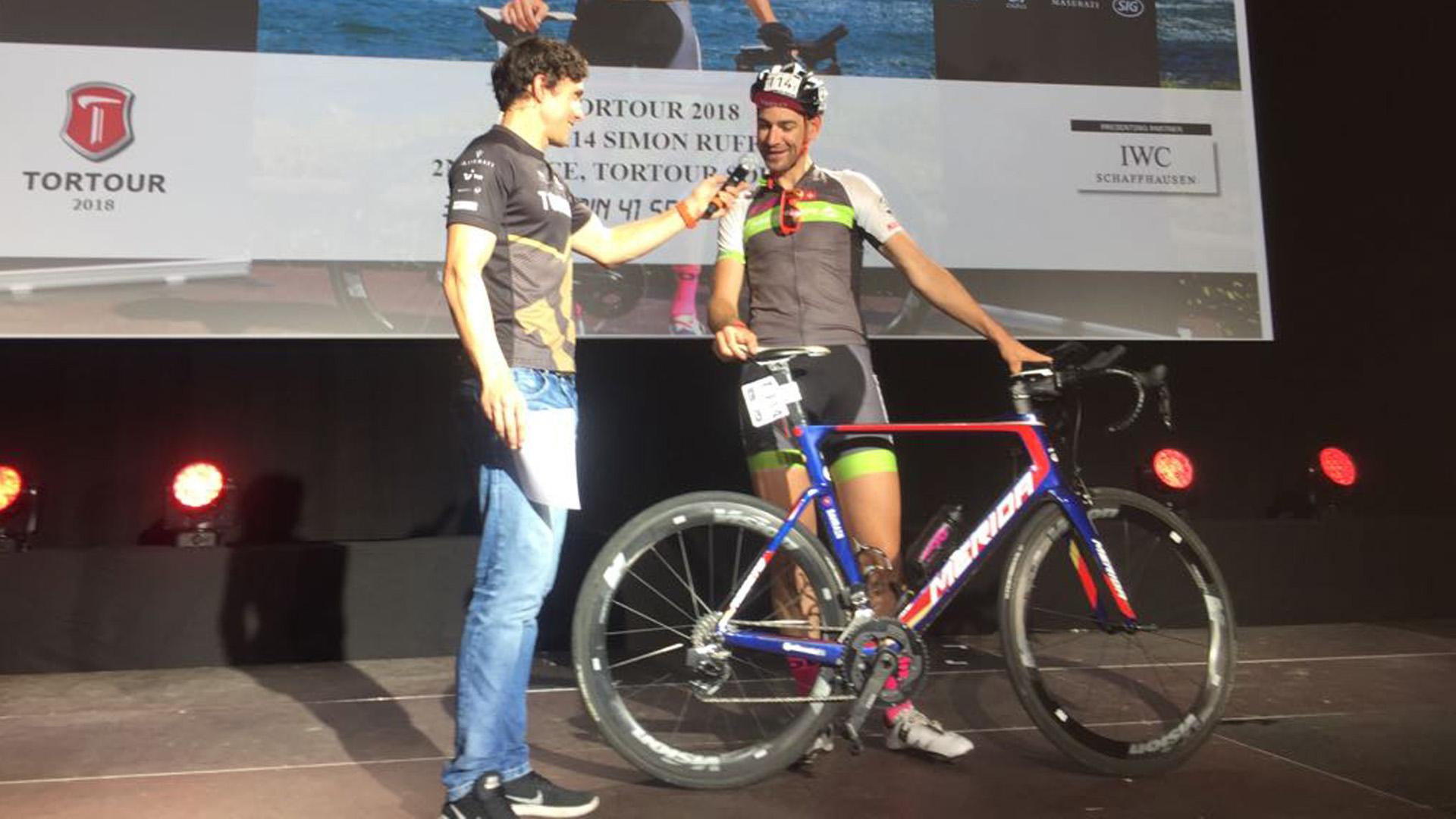 Er erreicht das Ziel in Schaffhausen nach 35 Stunden und 59 Minuten ...