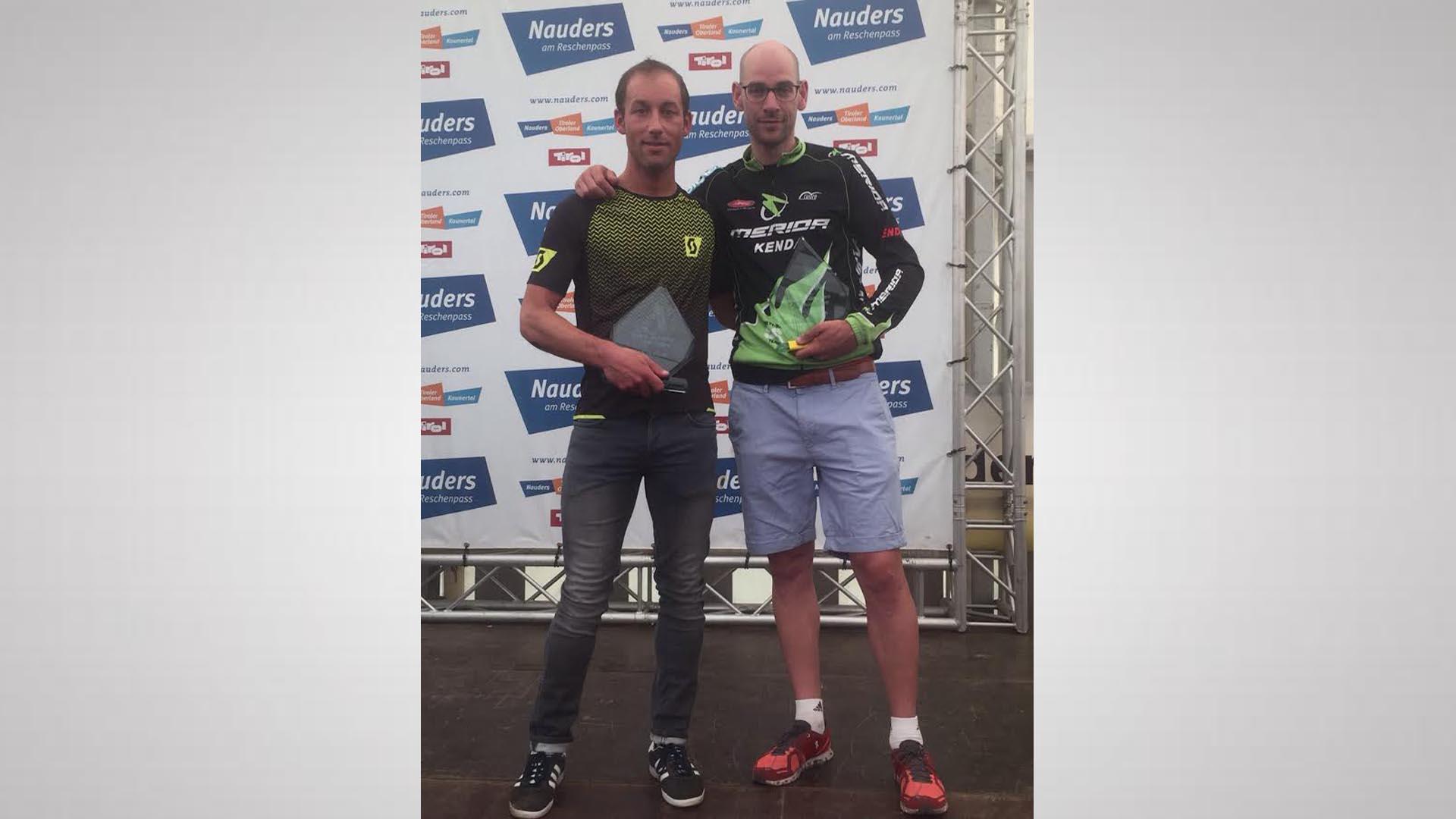 Simon Ruff und Sascha Hosennen (l.) zeigen beim Race across the alps ...