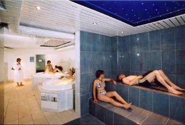 2Wellness (Sauna, Dampfbad, Whirlwannen, Tepidarium und Solarium)