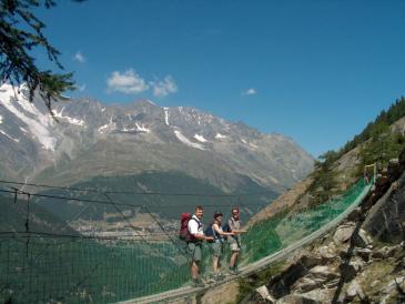 2Hängebrücke oberhalb Saas-Almagell (Erlebnisweg)