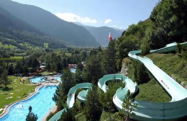 2Thermalbad Brigerbad mit Wasserrutschbahn